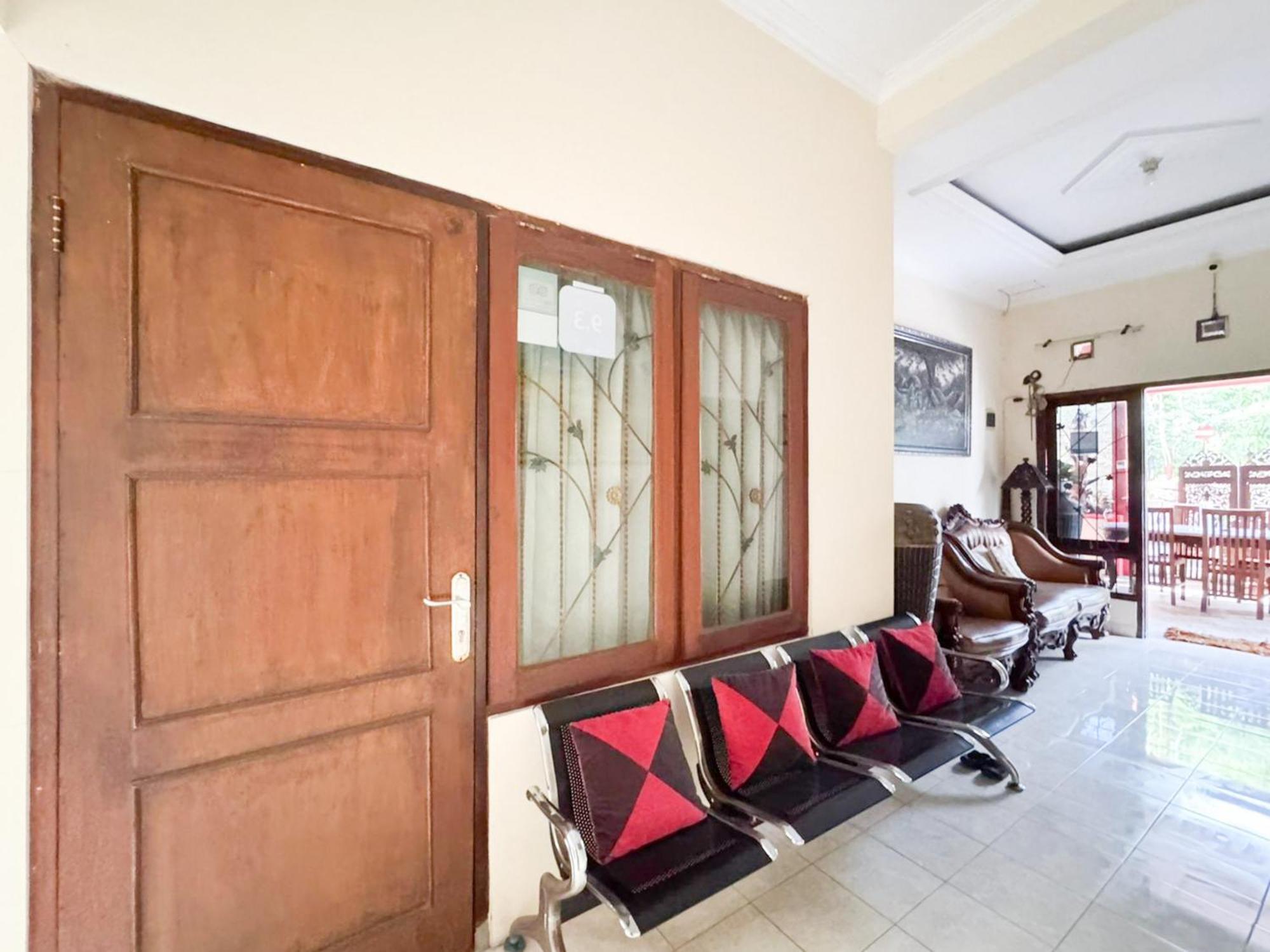 Alam Citra Bnb Mitra Reddoorz Gandok Ngoại thất bức ảnh